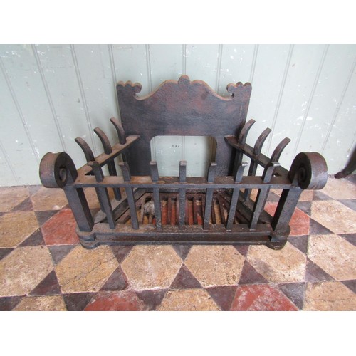 1272 - A small heavy gauge fire basket with canted sides, scrolled finials and open vertical rails, 40 cm h... 