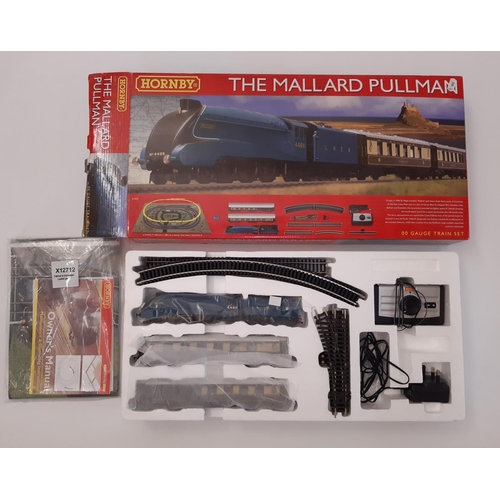 854 - 00 gauge Hornby box set R1202 'The Mallard Pullman' comprising locomotive, tender and 2 coaches, tra... 