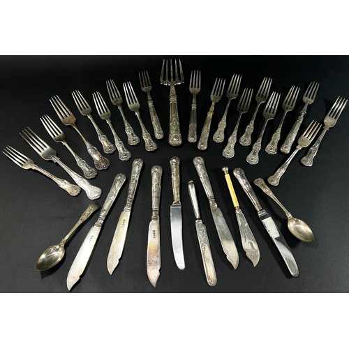 166 - A large and wide ranging collection of silver plated flatware and cutlery, 19th century and later to... 