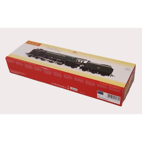 862 - 00 gauge R3236 steam locomotive by Hornby; Class 8 'Duke of Gloucester' 4-6-2 71000 in BR green with... 