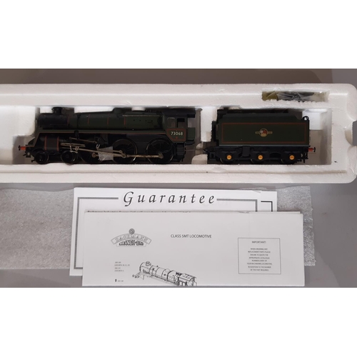 868 - Three 00 gauge 4-6-0 steam locomotives by Bachmann in BR Green comprising 32-500 Standard Class, 32-... 