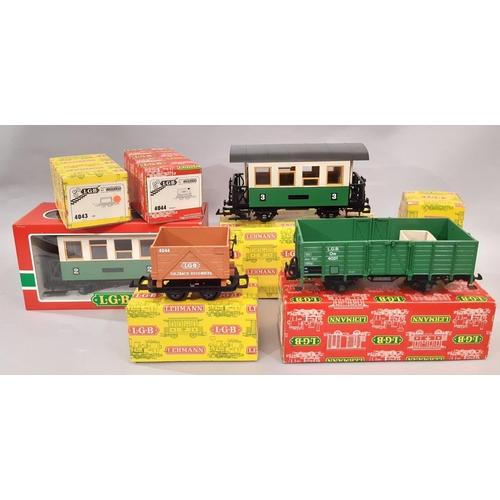 879 - 7 boxed items of LGB (Lehmann-Gross-Bahn) G scale rolling stock  comprising 4044 x2, 4043 x2, 3008, ... 