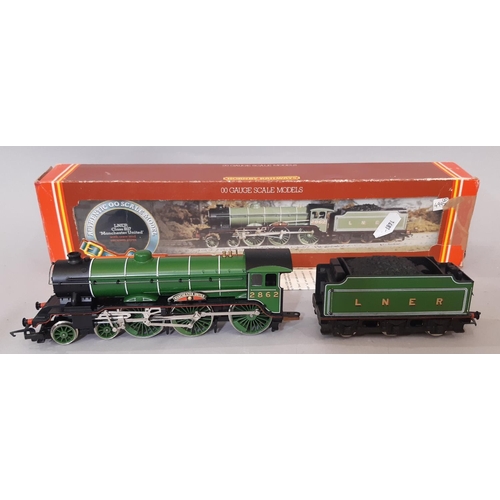 895 - A mixed railway lot of 00 gauge locomotives and lineside accessories including 2 x R315 Class B17 Ma... 