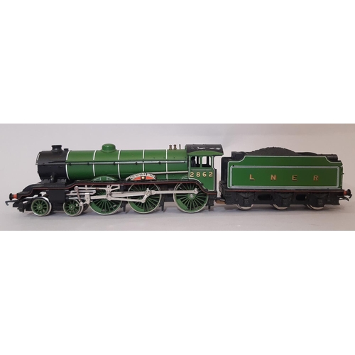 895 - A mixed railway lot of 00 gauge locomotives and lineside accessories including 2 x R315 Class B17 Ma... 