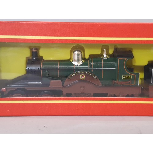 897 - 00 gauge Triang Hornby boxed R354 4-2-2  GWR locomotive 'Lord of the Isles' together with 2 Pullman ... 