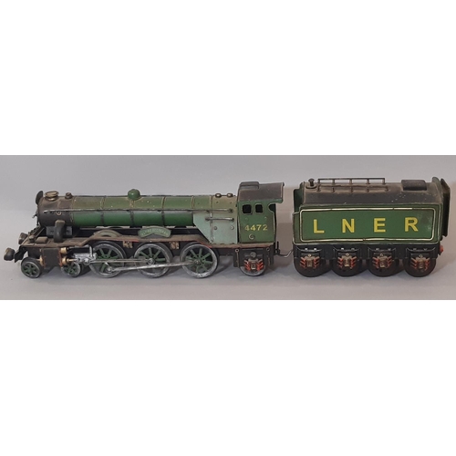 902 - Standard gauge stationary tin-plate model locomotive 'The Flying Scotsman' in LNER green with tender... 