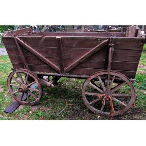 1264 - An old agricultural hand cart with boarded wooden body, chamfered spoke wheels, iron rims and fittin... 