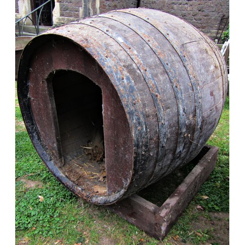 1263 - A large coopered oak and steel banded barrel adapted as a dog kennel, the barrel dimensions 123 cm (... 