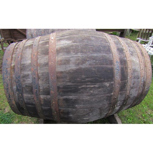 1262 - A large coopered oak and steel banded barrel adapted as a dog kennel, the barrel dimensions 123 cm (... 