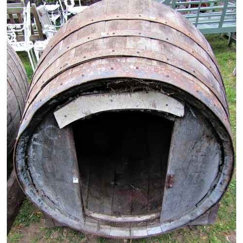 1262 - A large coopered oak and steel banded barrel adapted as a dog kennel, the barrel dimensions 123 cm (... 