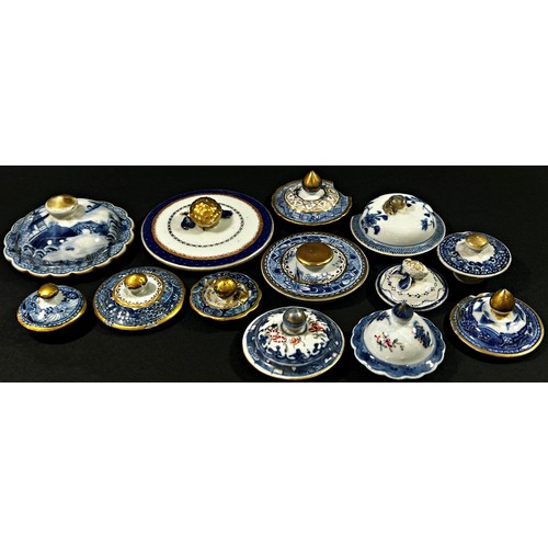 35 - A mixed collection of 29 varying Chinese mostly blue and white porcelain pot lids, 18th century and ... 