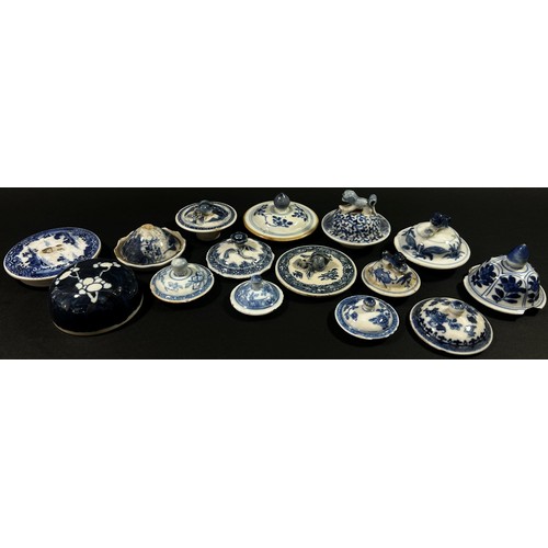 35 - A mixed collection of 29 varying Chinese mostly blue and white porcelain pot lids, 18th century and ... 