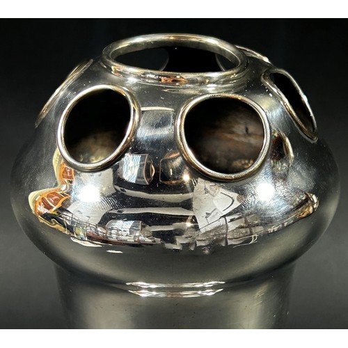 198 - A silver lanthe posy vase, London, 1915, makers mark Horace Woodward and Co Ltd, 18cm high, weighted