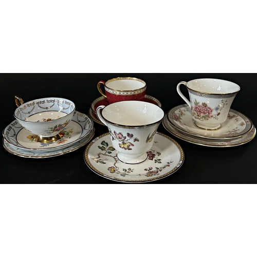 117 - Mixed 19th century and later tea and coffeewares to include examples by Royal Doulton, Wedgwood etc