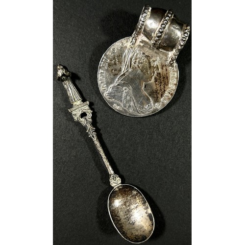 206 - A small group of silver object d'art to include an Austrian Thaler coin pendant and a miniature fold... 