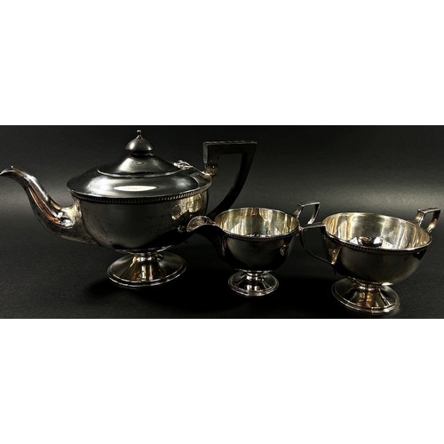 210 - A solid silver tea service to include its tea pot, milk jug and sugar bowl, Sheffield, 1930, makers ... 