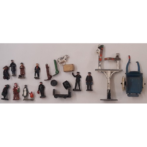 880 - Early 20th century Chinese lead 'flat' figures comprising 5 peasant characters (tallest is 48mm), a ... 