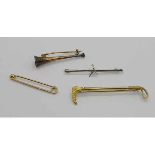 261 - Group of 9ct brooches comprising a 9ct riding crop stock pin, maker 'PPLd', a 9ct example, a 9ct whi... 