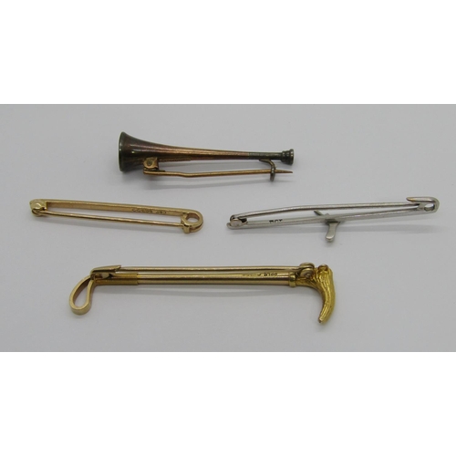 261 - Group of 9ct brooches comprising a 9ct riding crop stock pin, maker 'PPLd', a 9ct example, a 9ct whi... 