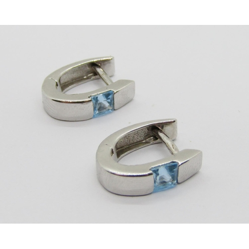 271 - Pair of 18ct white gold hinged earrings set with blue spinel, maker 'BO', Sheffield, 4.7g