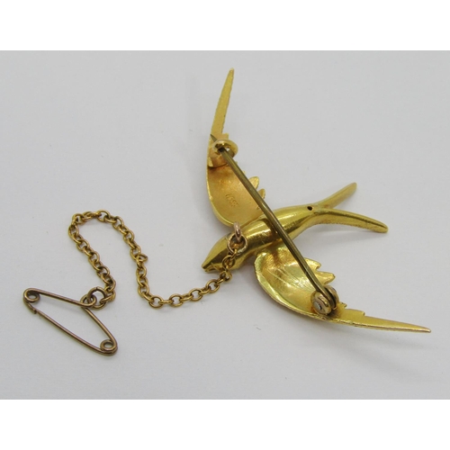 290 - Turn of the century 15ct swallow brooch, 4.5cm W approx, 3.6g