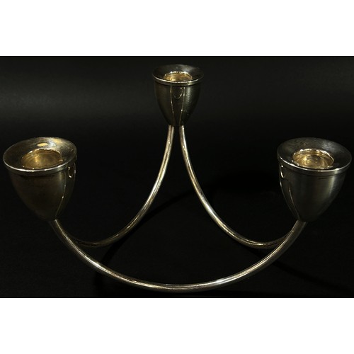 224 - A Duchin USA sterling silver modern three branch candelabra, each sconce stamped, 9.6oz weighted,