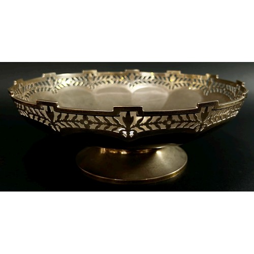 223 - A silver fruit bowl with a pierced rim, raised on a circular foot, Birmingham 1922, maker Marcus Bea... 