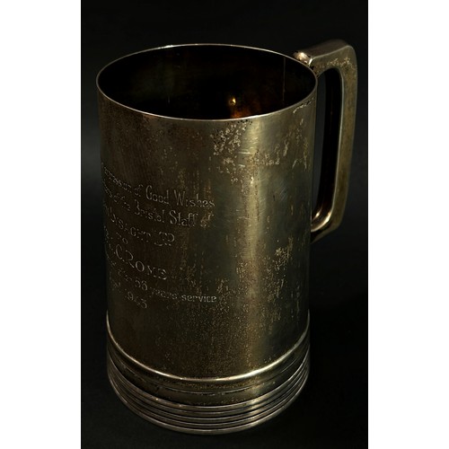 227 - A Walker & Hall silver tankard with a dedication, Sheffield 1942, 14cm high, 13.2oz approx