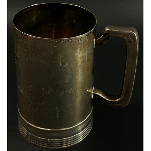 227 - A Walker & Hall silver tankard with a dedication, Sheffield 1942, 14cm high, 13.2oz approx