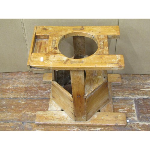 1422 - An antique rustic pine baby walker