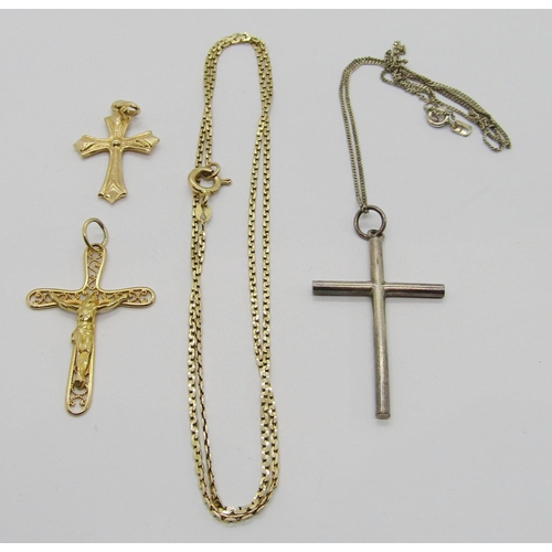 338 - Group of jewellery comprising an 18ct cross pendant, 2.1g, a further 9ct crucifix pendant with filig... 