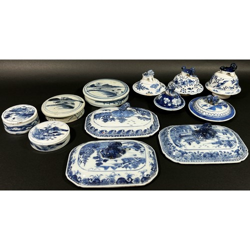 82 - A collection of mixed 18th century and later mostly Chinese blue and white porcelain tureen and pot ... 