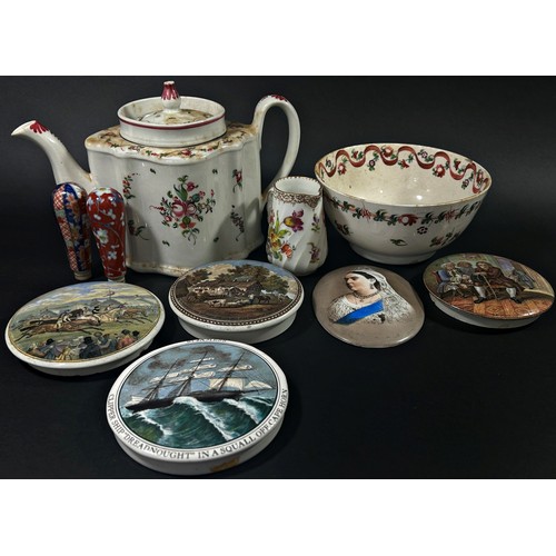 40 - A group of 18th century and later porcelain to include a Newhall teapot, footed bowl, two porcelain ... 