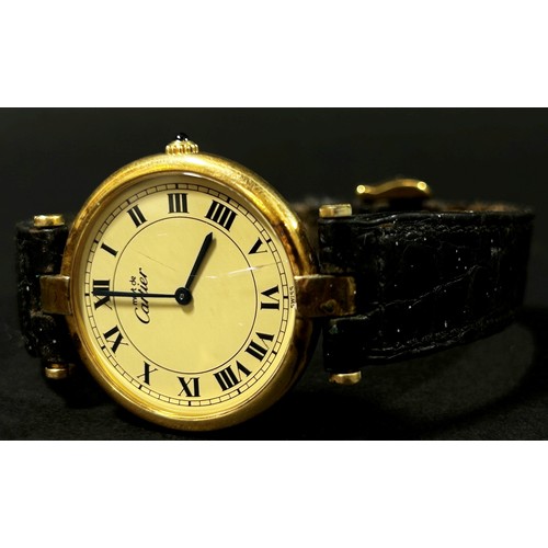 417 - Must de Cartier: A ladies silver gilt wristwatch, with Roman numerals on champaign dial, blue hands,... 