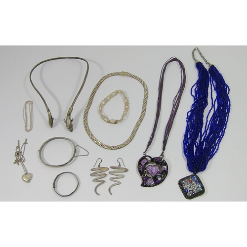 342 - Collection of vintage silver jewellery to include a tri-colour brick link collar necklace, a twin do... 