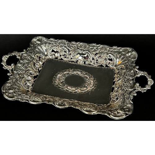 240 - An Edwardian rectangular silver fruit dish with pierced floral sides, raised on a rectangular base, ... 