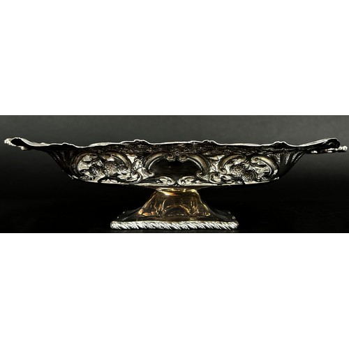 240 - An Edwardian rectangular silver fruit dish with pierced floral sides, raised on a rectangular base, ... 