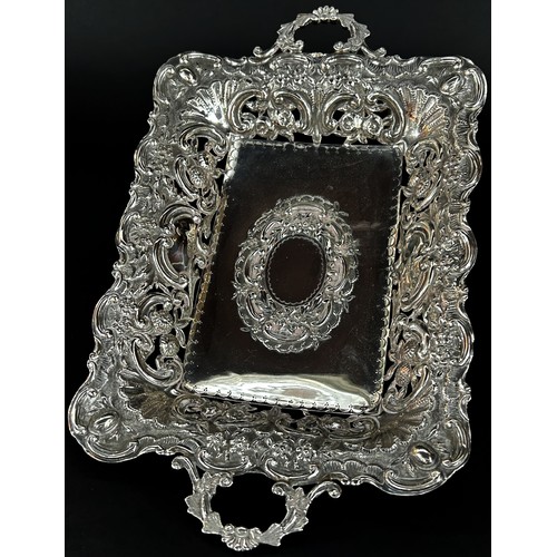 240 - An Edwardian rectangular silver fruit dish with pierced floral sides, raised on a rectangular base, ... 