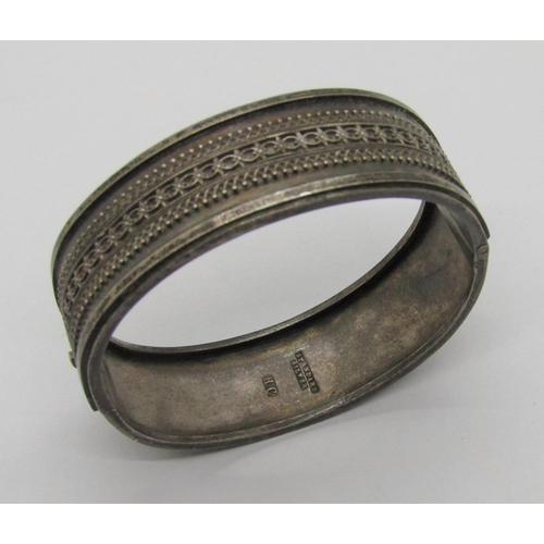 329 - Mixed group of silver jewellery to include an Aesthetic Movement hinged bangle stamped 'Standard Sil... 