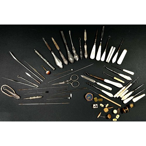 393 - A collection of needlework tools to include several examples with silver handles etc