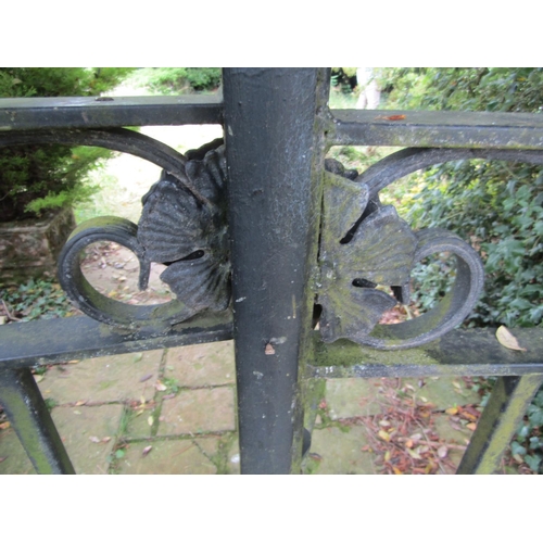 1090 - A tall pair of good quality contemporary garden gates, 215 x 196cm.

From the collection of a privat... 