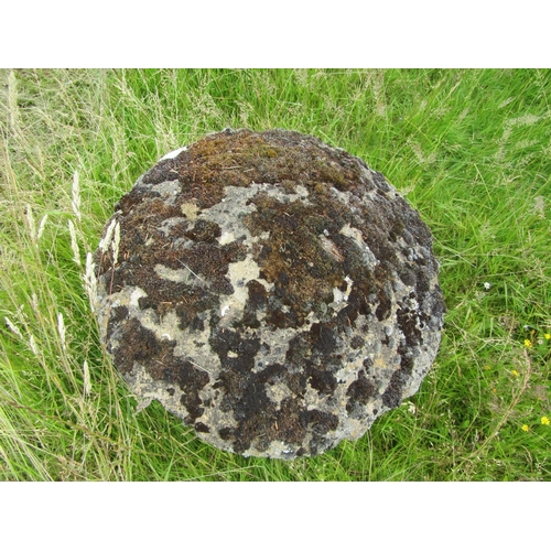 1109 - A weathered natural staddle stone and cap (2) 60 cm high, 58cm cap diameter

From the collection of ... 