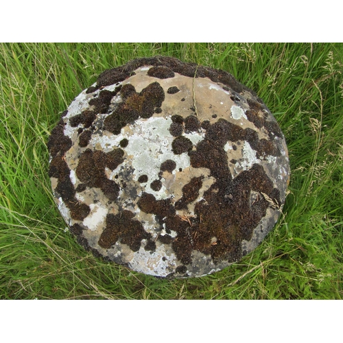 1113 - A weathered natural staddle stone and cap (2) 44 cm high, 54cm cap diameter

From the collection of ... 