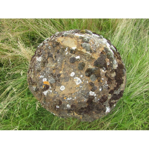 1114 - A weathered natural staddle stone and cap (2) 44 cm high, 48cm cap diameter

From the collection of ... 