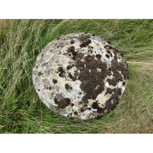 1115 - A weathered natural staddle stone and cap (2) 42 cm high, 57cm cap diameter

From the collection of ... 