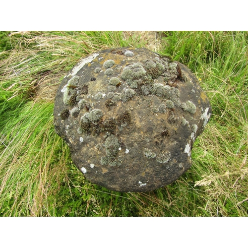 1120 - A weathered natural staddle stone and cap (2) 60 cm high, 50cm cap diameter

From the collection of ... 