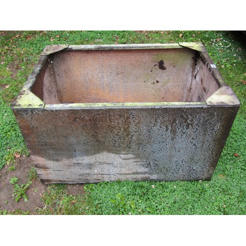 1225 - Rectangular galvanised steel water tank with pop-riveted seams. 50cm H x 92 L x 61 W