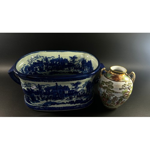 29 - A group of Aynsley porcelain teawares comprising cake plate, sugar bowl, milk jug, six tea cups, six... 