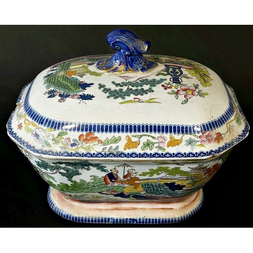 15 - A mid-19th century Masons ironstone tureen and cover with chinoiserie detail