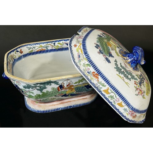 15 - A mid-19th century Masons ironstone tureen and cover with chinoiserie detail